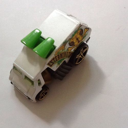 Hot Wheels Fourgon Tunning Blanc Et Vert