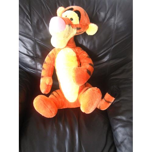 Winnie L'ourson Peluche Géante Disney Tigrou 60 Cm Giant Soft Tigger Plush 66620