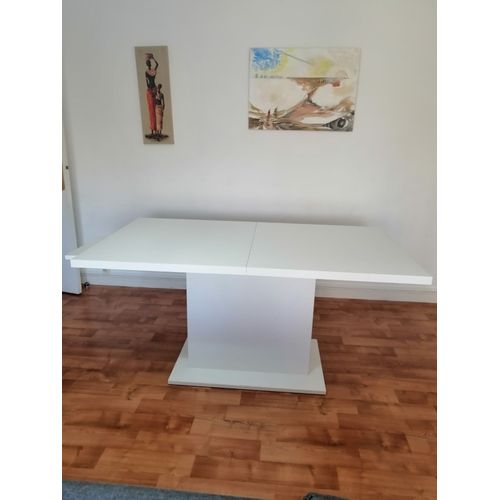 Table À Mangé 6 Chaises De Couleur Blanche Laqué.