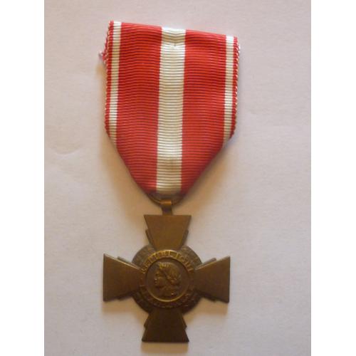 Médaille Ordonnance Croix De La Valeur Militaire Armée Française M226