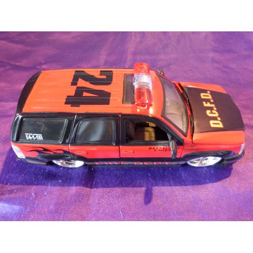 Cadillac Escalade 2002 Fire Department Pompiers Rouge Et Noir 1/24 En Métal. 22 X 10.5 Cm-Jada Toys