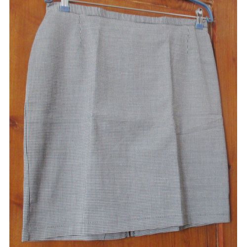 Jupe Courte - Forme Droite - Imprimé Pied De Poule Noir/Blanc - Taille 46 - Zip Et Bouton Au Dos - Fente D'aisance - 62%Polyester/34%Viscose/4%Lycra-Doublure Noire- Décade De Kiabi
