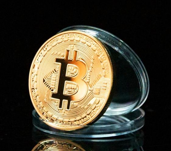 PfX Pièce de collection Bitcoin en or véritable plaqué or 24 carats avec  étui en velours élégant (doré) : : Mode