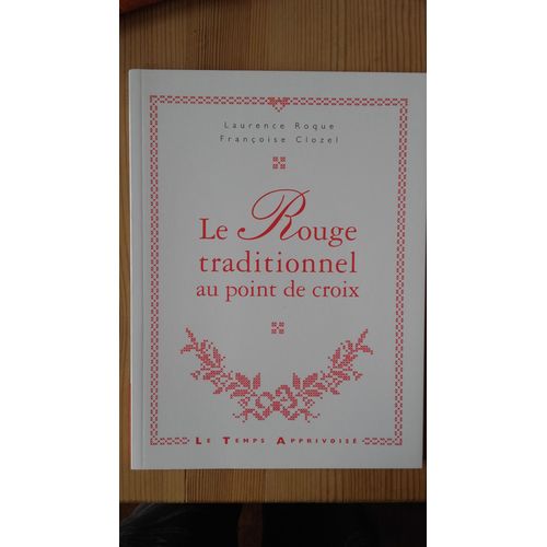 Le Rouge Traditionnel Au Point De Croix