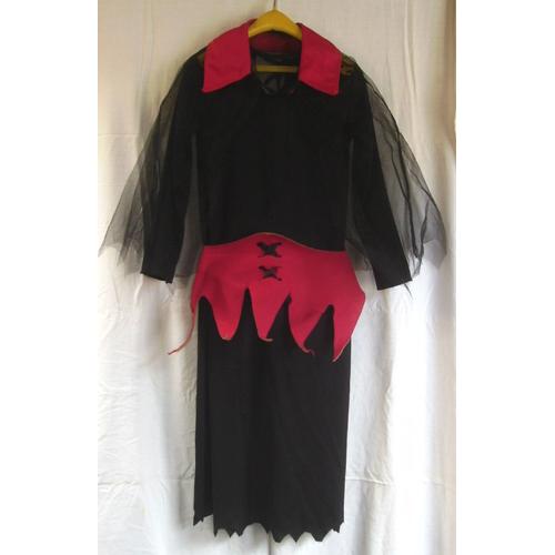 Robe Sorcière Noire Et Rouge Avec Couvre Épaules Et Ceinture