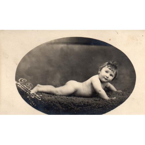 Photo  Vintage Xx Eme Siecle De Bebe  En Medaillon Photographe G. Bigot Grande Place - Fruges