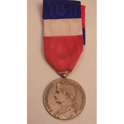 Médaille Du Travail 1972 Attribuée Ref M379