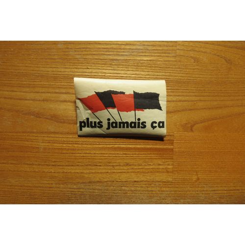 "Plus Jamais Ça". Autocollant Mai 68