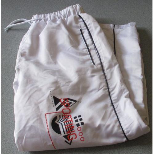 Pantacourt Jogging In-Extenso Sporting Blanc-Taille Élastiquée-Cordon De Serrage-2 Poches Avant-2 Poches Arrières-Entièrement Doublé Maille Filet-100%Polyester-Taille 14ans-Longueur Totale 78cm