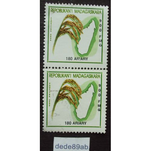 Madagascar..  2 Timbres 180 Ariary Paositra Malagasy 2000 . Épis De Blé Et Plan De L'ile . Oblitérés Used Stamp.