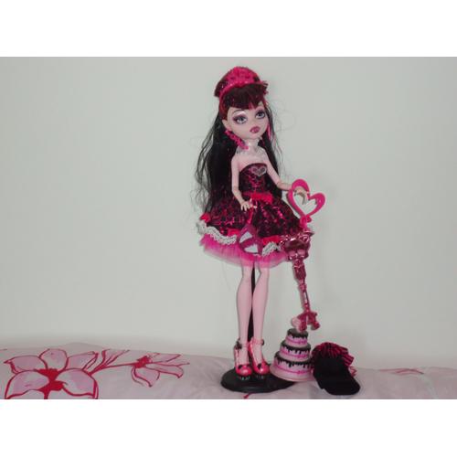 Poupee Monster Draculaura Fete D Anniversaire Rakuten