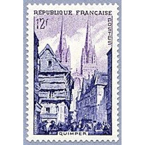 Quimper La Rue Kéréon Et La Cathédrale St Corentin