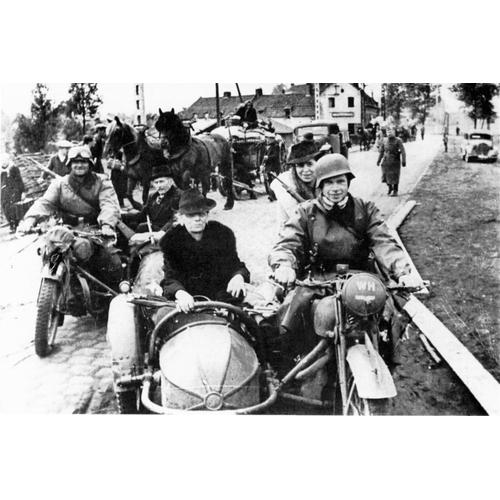 Cavaliers et motocyclistes allemands en France en 1940 WW2