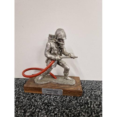 Figurine Pompier Les Etains Du Prince, Porte Lance Avec L'ari