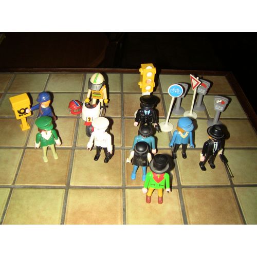 Lot Policiers Et Postiers Playmobil
