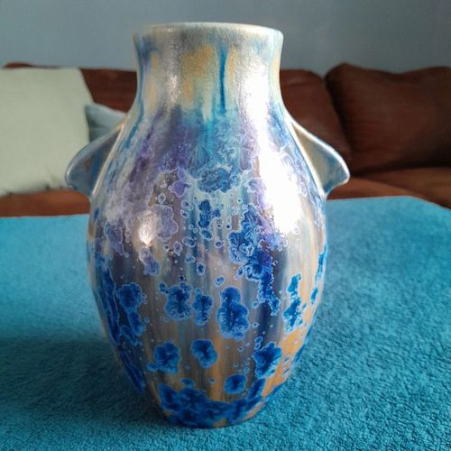 Vase à oreilles Pierrefonds en grès émaillé bleu et ocre avec belles glaçures à cristallisation