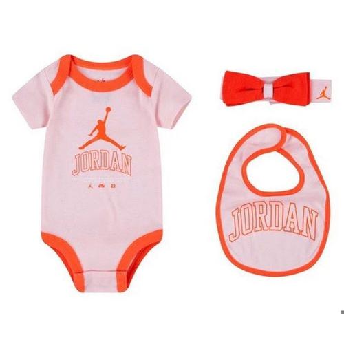 Coffret Cadeau Naissance Fille Air Jordan Rose Ensemble Vêtement Body Bonnet Et Chaussons