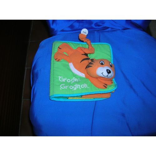 Livre En Tissu Tigre.