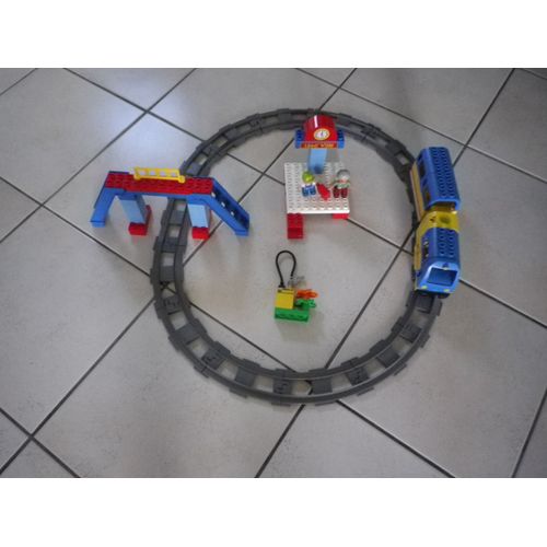 LEGO DUPLO 83578 train wagon et rails + pont et personnages