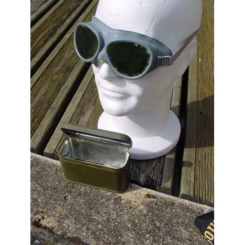 Militaria Lunette Motocycliste +Boite Metallique Apres Guerre