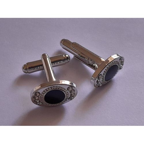 Boutons De Manchettes Ovale Avec Incrustations De Couleurs Argent Et Noire Pour De L'élégance Et Du Style ...