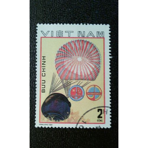 Timbre Vietnam (Yt 250 ) 1980 Le Module De Descente Soyouz 37 Revient Sur Les Parachutes