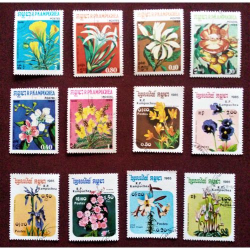 Lot (Série) 12 Timbres "Fleurs" Du Cambodge (Kampuchea) De 1985 - Tous Différents