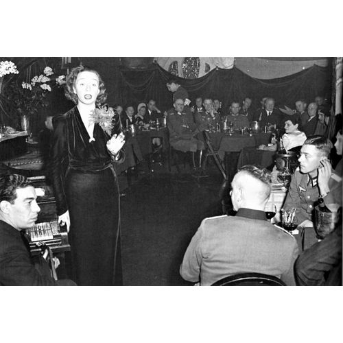 Ww2 - Léo Marjane Chante "Je Suis Seule Ce Soir" Devant Des Officiers Allemands