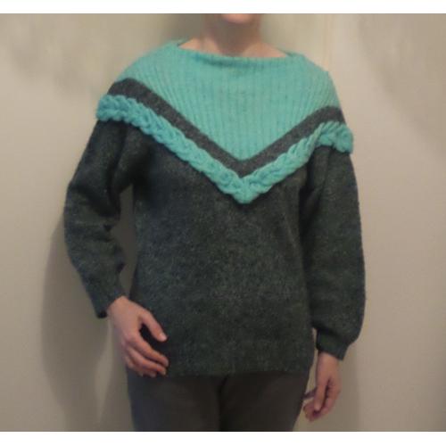 Pull Femme Avec Tresse - Motif Triangle - Fait Main - En Laine Très Chaud - Taille 40/42 Couleur Bleu-Vert - Chiné. H 60 Cm (Des Épaules)