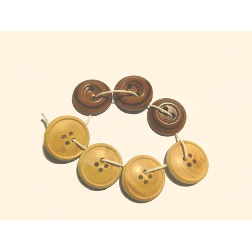 Lot De 7 Boutons En Bois 4 Trous Diamètre 2,2 Et 2 Trous Diamètre 2 Cm