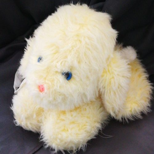 Peluche Chien Blanc Yeux Bleu Range Pyjama Bettela