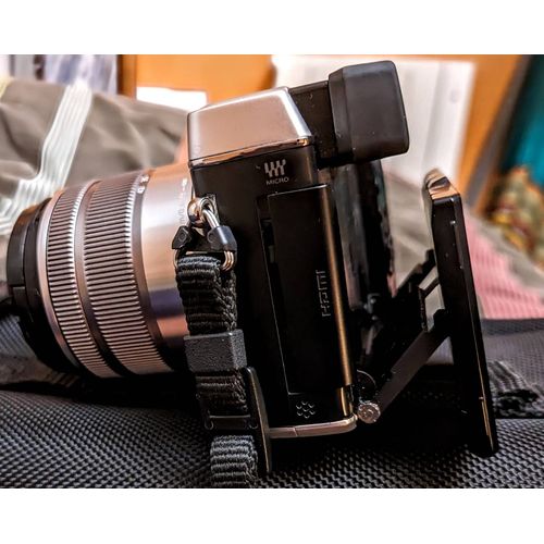 Panasonic Lumix DMC-GX7 16.84 Mpix + 3 Objectifs (H-FS45150 - H-H020A - H-FS1442A) - Argent