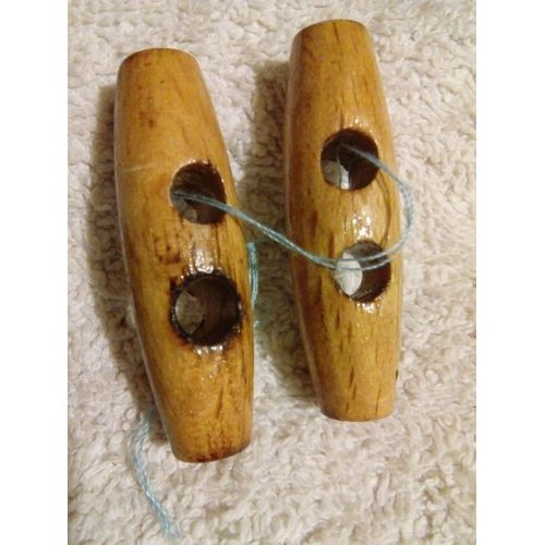 2 Botons Oblongs En Bois À 2 Trous Couleur Bois Naturel. Longueur 4cm, Épaisseur Maxi 1cm
