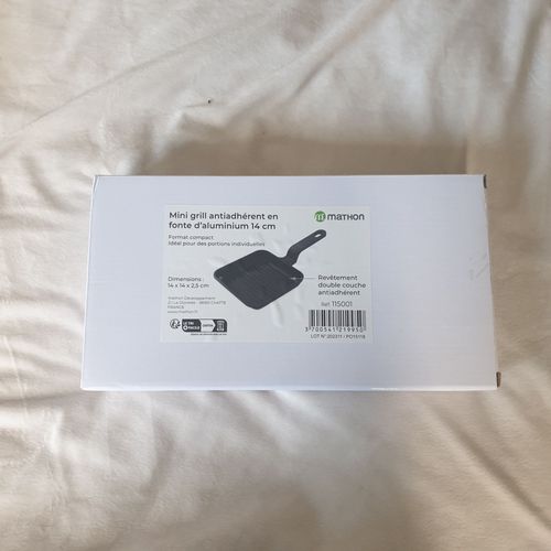 Poêle Grill Mini 14 X 14 Cm Lacor, Neuf Matériau : Fonte D'aluminium Matériau Manche : Bakélite Longueur : 14 Cm Largeur : 14 Cm Hauteur :2,5 Cm Epaisseur :1,6 Mm