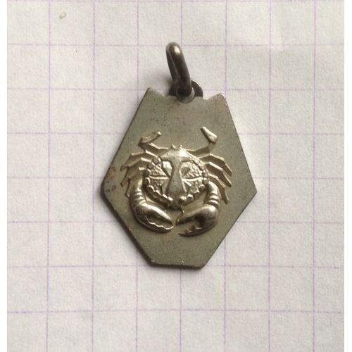 Médaille Du Zodiaque En Métal Argenté: Cancer ( Couleur Satinée )