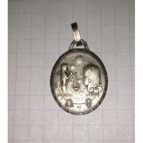Médaille Du Zodiaque En Métal Argenté Ovale: Balance
