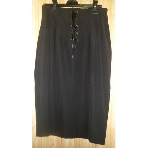 Jupe Neuve Noire La Redoute. Empiècement Fermé Lacets Ruban Devant Sur 17 Cm. Taille 38. 100 % Polyester. Longueur Totale De La Jupe : 66 Cm