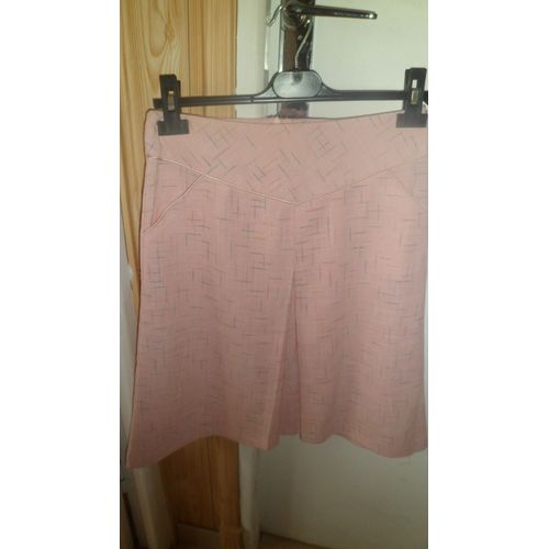 Jupe Rose Jennyfer, Taille 38. Neuve. 2 Poches Devant. Fermeture Eclair Arrière. Pli Devant : Sur 34 Cm.