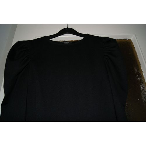 Robe Primark T40 Noire Épaules Bouffantes