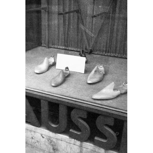 Ww2 - Vitrine D'un Magasin De Chaussures Parisien En 1941