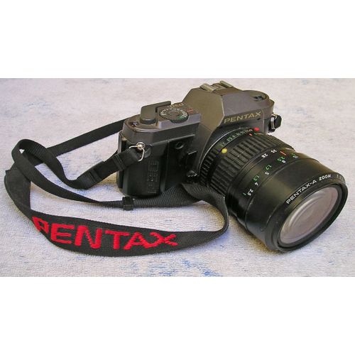 Appareil photo argentique Pentax P30 + objectif zoom Pentax 28/80 mm