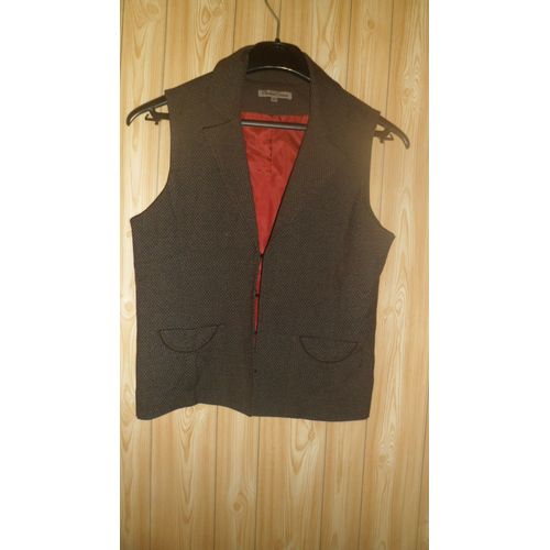 Gilet Doublé &#34chasse-Croise&#34, Taille 40. 63 % Polyester - 34 % Viscose - 3 % Élasthanne. Fermeture Par Crochets. Longueur Totale : 52 Cm Environ. D&#39occasion : Bon État.