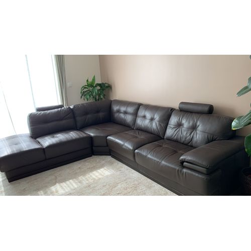 Je Vends Un Canapé D'angle En Cuir De 2m80 À 2m30, En Très Bon État, Pour 650€. Il Est À Retirer À Goussainville.