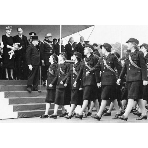 Ww2 - Défilé Des Femmes De La Défense Civile Devant Churchill Le 14 Juillet 1941