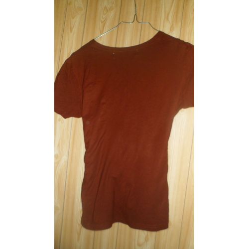 Top, Couleur Rouille. Taille 38. 95 % Viscose - 5 % Lycra. Longueur Totale : 56 Cm. D&#39occasion : État Correct.