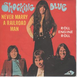 Disque 45 Tours Shocking Blue (Biem 1970 Disc'az 10659 - Série Gémeaux) - 2 Titres : Never Marry A. Railroad Man / Roll Engine Roll