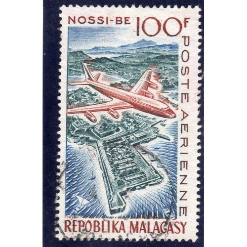Timbre De Poste Aérienne De Madagascar (Vue De Nossi-Bé)