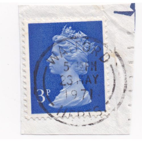 Timbre Royaume Uni : Timbre Oblitéré, Profil Gauche De La Reine Elizabeth Sur Fond Bleu Foncé, 3 Pence