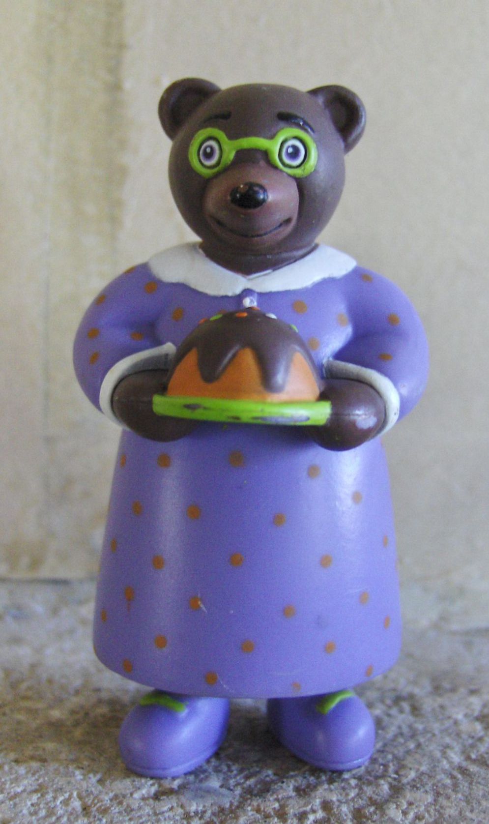 Figurine Grand Mere De Petit Ours Brun Avec Un Gateau Rakuten