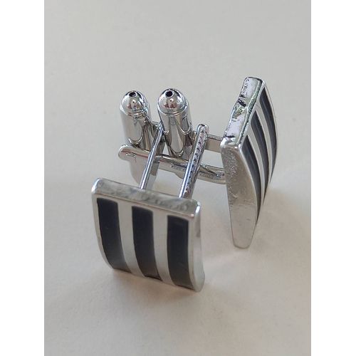 Boutons De Manchettes En Forme De Rectangle Incurvé De Couleurs Argentée Et Noire Pour De L'élégance ...